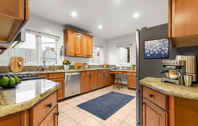 (Ellie:B) 900-902 Havenhurst Drive &amp; 8117 Willoughby Avenue