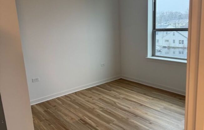 2 beds, 2 baths, 1,010 sqft, $2,495, Unit 4800 157th Street - 324
