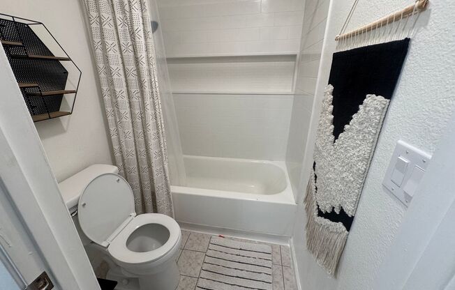 2 beds, 2 baths, $2,850, Unit # 1109