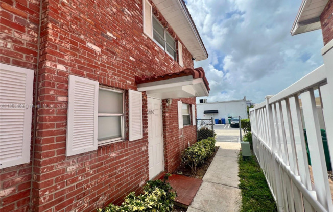 9666 NW 35 ST