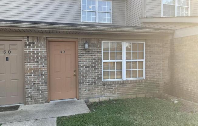 1100 HORSEMAN'S LN