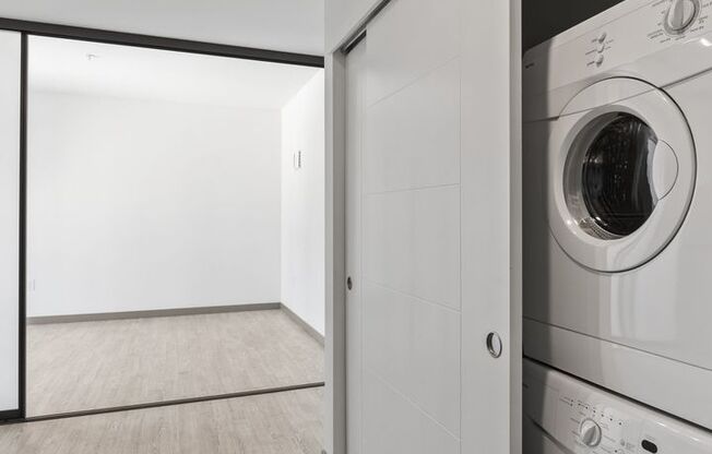 Studio, 1 bath, 380 sqft, $1,895, Unit 308