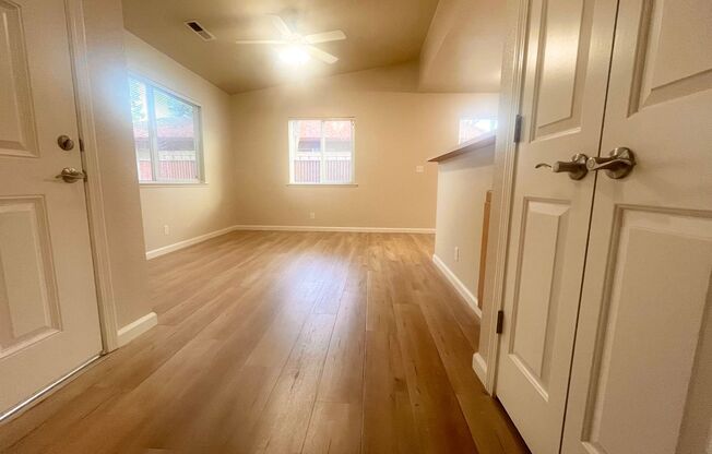 1 bed, 1 bath, 650 sqft, $1,295, Unit 013