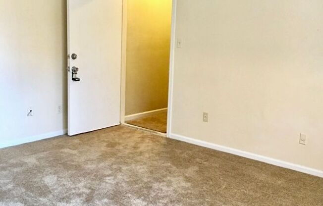 2 beds, 1 bath, 750 sqft, $1,100