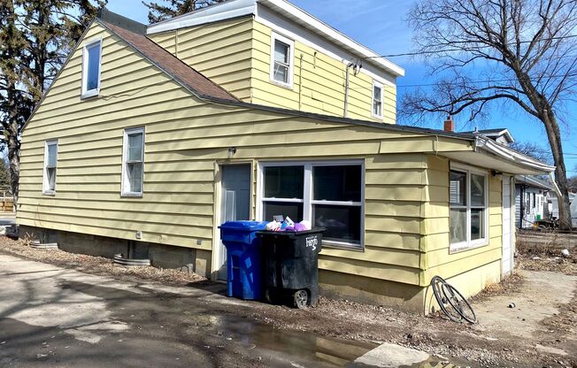 4 bed, 1.5 bath Home Near NDSU!