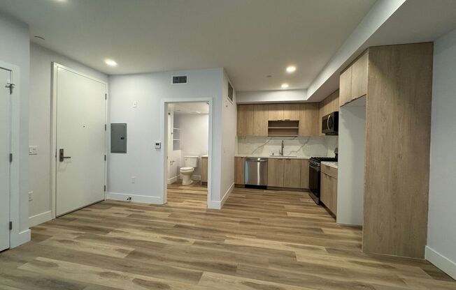 Studio, 1 bath, 630 sqft, $2,275, Unit 421