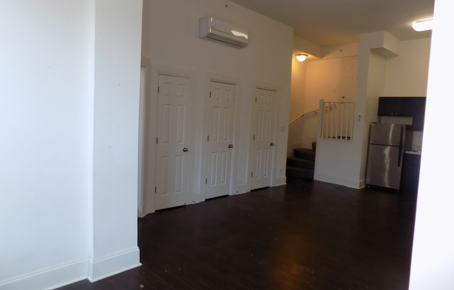 Studio, 1 bath, 1,200 sqft, $1,200, Unit 1038-1B