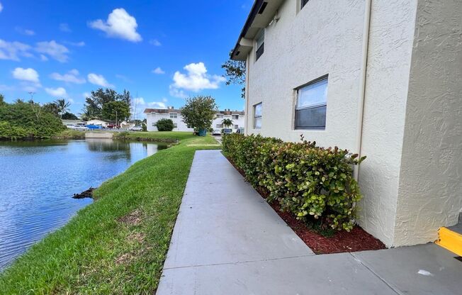 Lakeview Apartments - 5911 SW 41 St