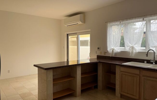 1 bedroom, 1 bath unit, NO parking - Avail now