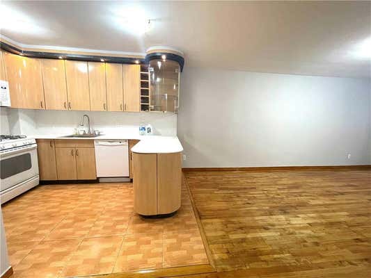 1 bed, 1 bath, 750 sqft, $2,100, Unit 1E