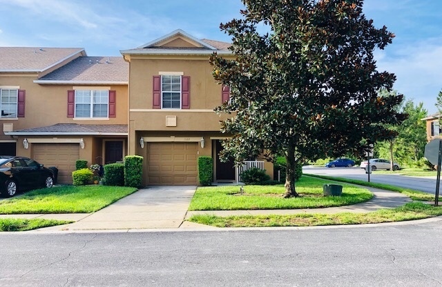 OVIEDO RENTAL!Wonderful 3 bd 2.5 ba corner unit townhome! 1 CAR ATTACHED GARAGE!NO CARPET! Tile on 1st floor/stairs & 2nd floor wood laminate!NEW RANGE, MICROWAVE & DISHWASHER! -FRESH PAINT- MOVE IN AUG.5,2025-