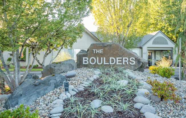 Welcome to 
Boulders on the River