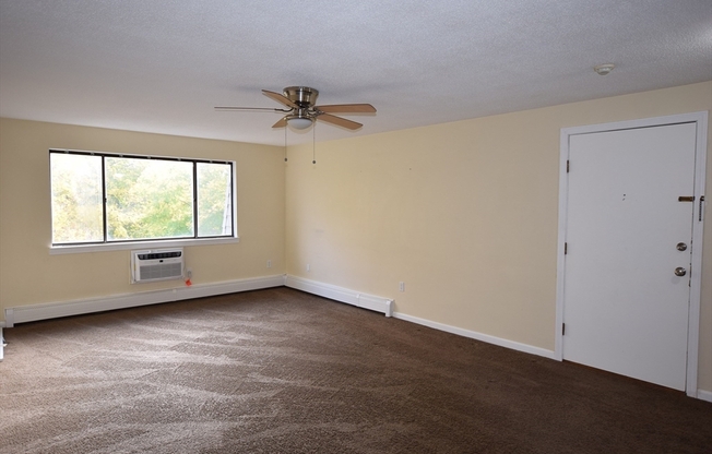 1 bed, 1 bath, 725 sqft, $1,900, Unit 10