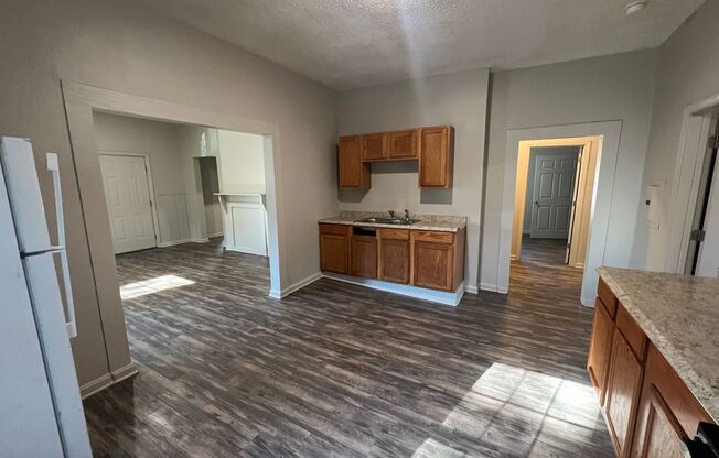 4 beds, 2 baths, $1,100