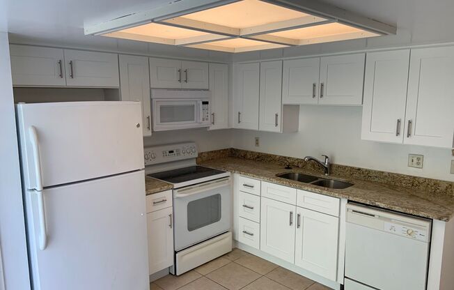 2 Bed/2 Bath Townhouse Very Close to UCF!