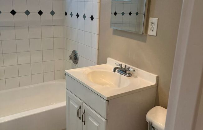 1 bed, 1 bath, 650 sqft, $1,725, Unit 4119-13