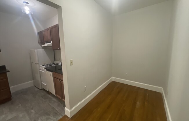 2 beds, 1 bath, $3,850, Unit 14