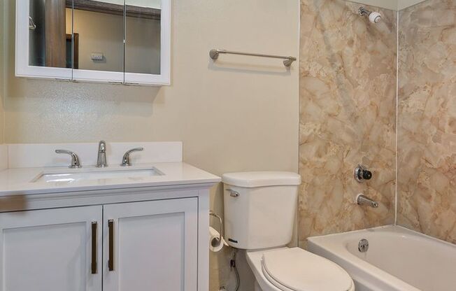 2 beds, 1 bath, 765 sqft, $2,395, Unit 301