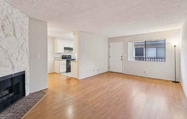 725 E PROVIDENCIA AVE