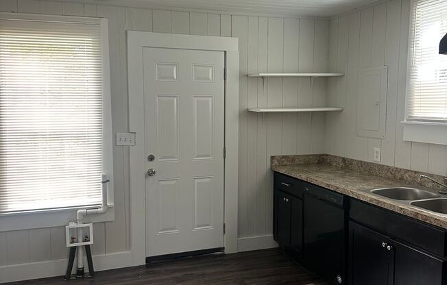 Charming Home in Downtown Flowery Branch!