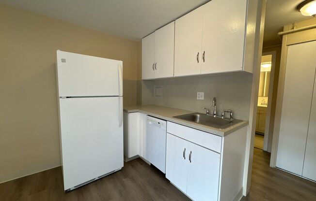 1 bed, 1 bath, 640 sqft, $1,395, Unit 404