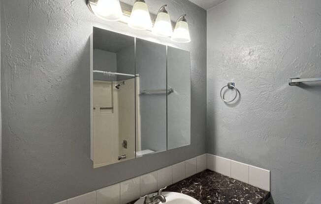 1 bed, 1 bath, $1,200, Unit 30