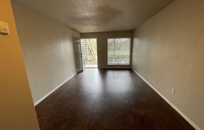 2 beds, 1 bath, 800 sqft, $990, Unit 224