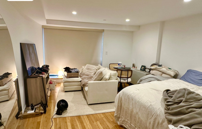 341 W 11 ST