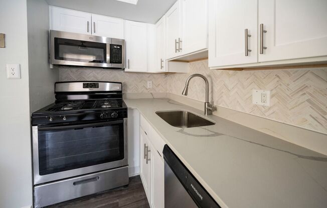 2 beds, 1.5 baths, 1,200 sqft, $1,895
