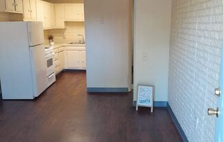 2 beds, 1 bath, 750 sqft, $699, Unit 16