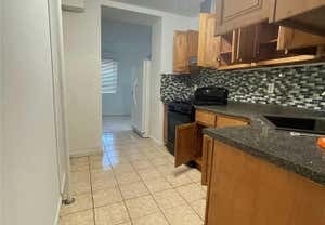 3 beds, 1 bath, $3,000, Unit 1ST F