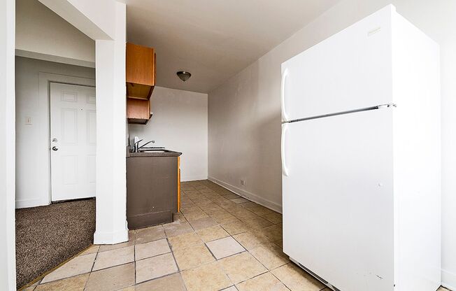 808 W 76th
