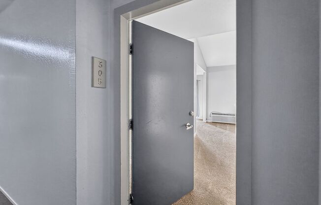 Nice Top Floor Unit Located in the Desired Greenwood Condominiums is Available Now!