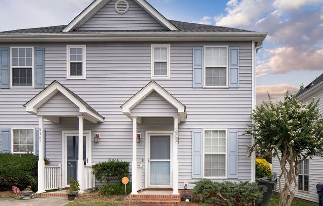 Fantastic 2 Bedroom, 1.5 Bath Townhome in the Hedingham, N Raleigh - Pet Friendly!