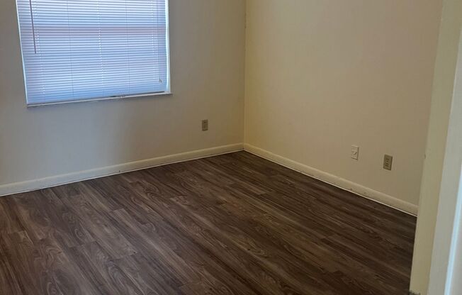 2 beds, 1 bath, 770 sqft, $1,595