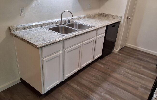 3 beds, 1 bath, 1,100 sqft, $1,645, Unit 1490-135