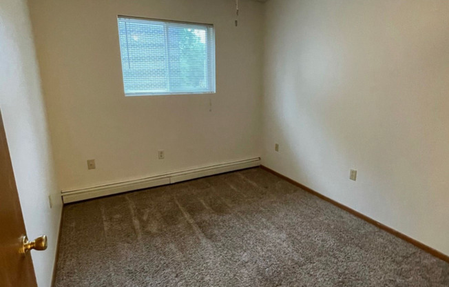 3 beds, 1 bath, 1,000 sqft, $1,700