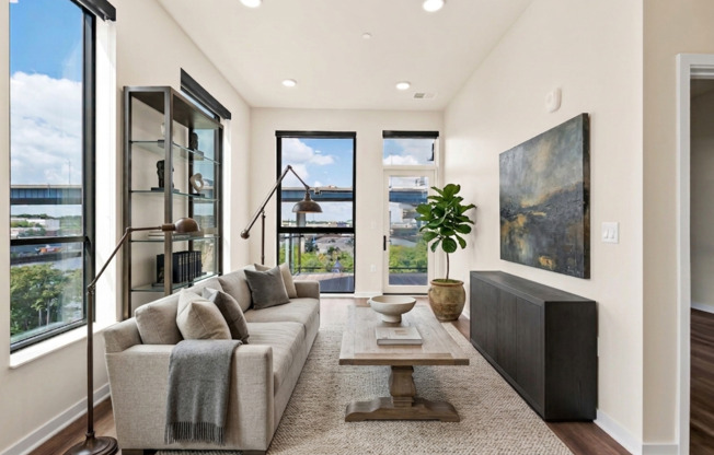 2 beds, 1 bath, 983 sqft, $2,725, Unit 112