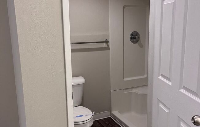 3 beds, 2 baths, $2,050, Unit 306