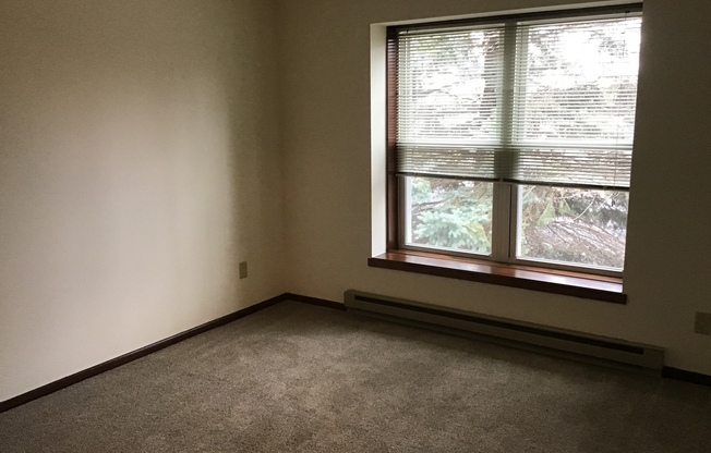 2 beds, 1 bath, 950 sqft, $1,625, Unit 7765RC
