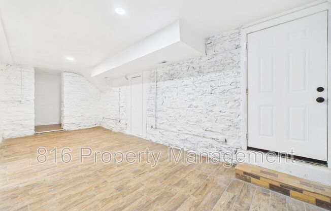 1106 E 40 ST