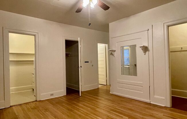 Studio, 1 bath, 350 sqft, $995, Unit 306