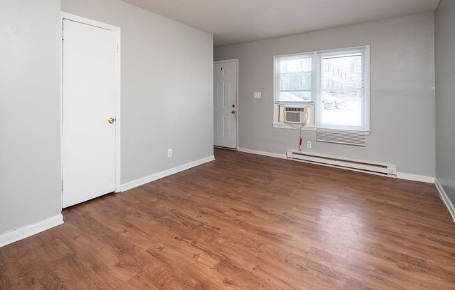 1 bed, 1 bath, 650 sqft, $975, Unit 3823-5