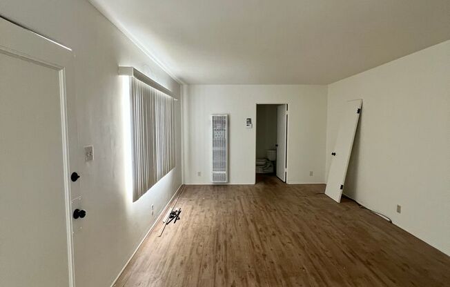 2 beds, 1 bath, $2,400