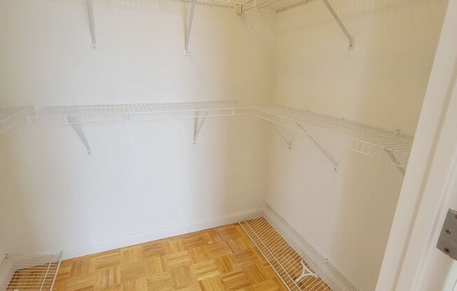 Studio Available Near North Quincy T With Parking