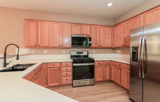 Progress Ridge 3 bed 2.5 bath + 1 -Car Garage + A/C + Fenced Yard