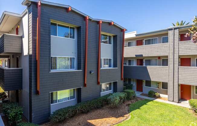 Welcome to 215 Bayview Apartments