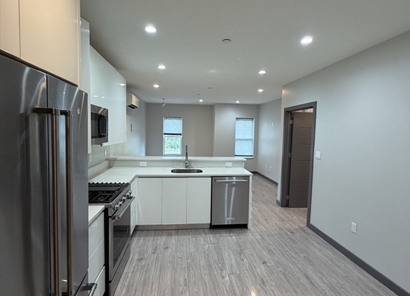 145 NEWBURY AVE