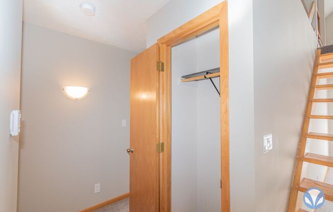 1 bed, 1 bath, 982 sqft, $1,285, Unit AL-27