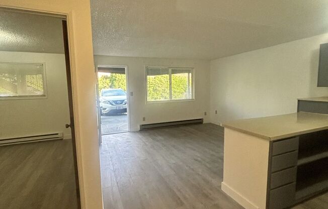 1 bed, 1 bath, 576 sqft, $1,225, Unit 4